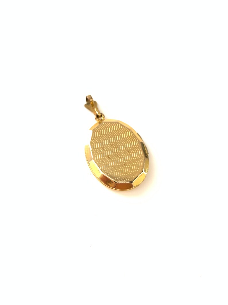 Beautiful Vintage Oval Gold Filled Locket with Fluted Floral Engravings