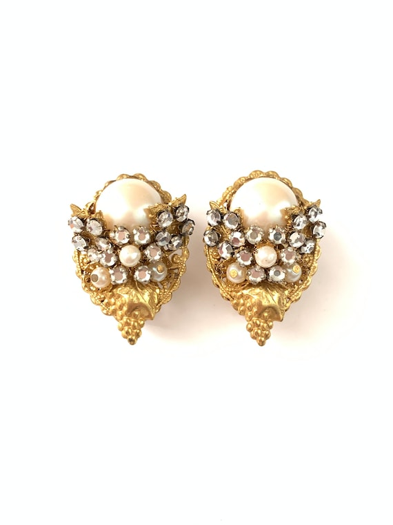 Gorgeous Vintage Gold Filigree Pearl Clip Earring… - image 1