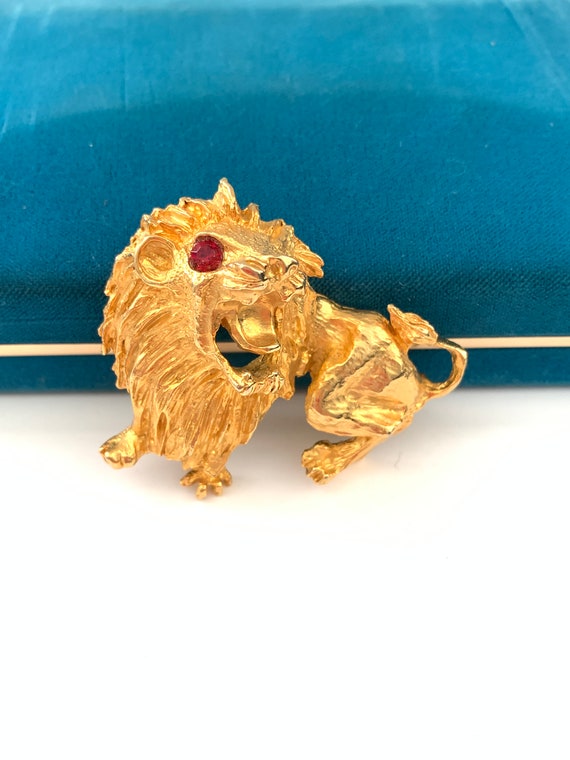 Large Vintage 1980s Gold Tone Lion Brooch - image 2