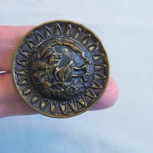 Vintage Pictorial Button, Flowers and Leaves, Large 1-12 Inch Diameter Picture Button