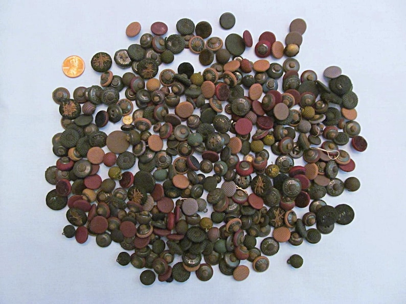 Large Lot of Over 200 Vintage Buttons, Fabric and Thread Buttons, All ...