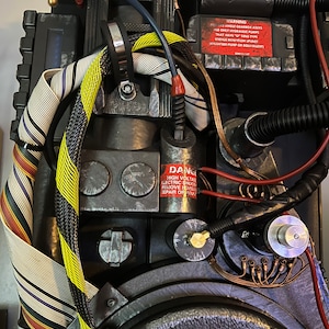 Ghostbusters Afterlife Haslab Proton Pack Black and Yellow Wire Sleeve Hasbro Loom