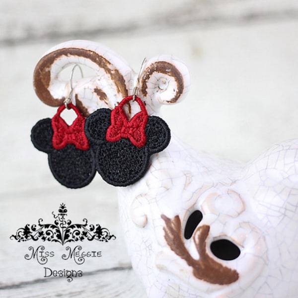 Souris sur pied Lace Girl FSL avec noeud ITH broderie boucle d'oreille design fichier charmes cerceau 4 x 4