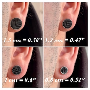 May include: Four black, round earrings with a textured pattern and silver edging. The image shows the earrings in various sizes: 1.5 cm, 1.2 cm, 1 cm, and 0.8 cm in diameter.
