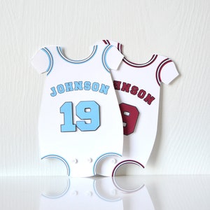 Faire-part bébé barboteuse en jersey : baby shower, anniversaire de naissance, baby shower, sports, basketball, football, c'est un garçon, équipe - LRD037B