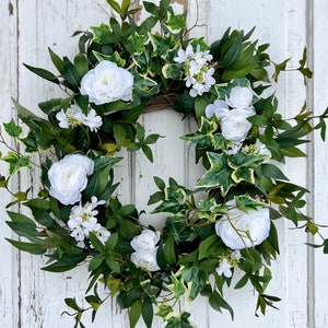 Year round greenery wreath with white flowers for front door, farmhouse wreath, wedding decor, spring wreath, summer wreath, gift for mom