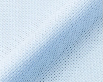 以下が含まれることがあります： 薄い青色の生地で、微妙なテクスチャパターンがあります