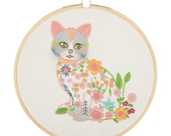 Floral Cat Embroidery Kit / Cat Embroidery Kit / White Cat Sewing kit // White Floral Cat Embroidery / Free Hoop / Flower Cat Embroidery Kit