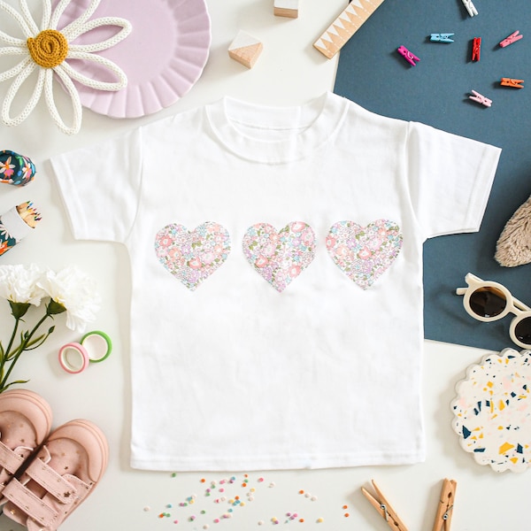 T-shirt enfant Liberty of London design mini coeurs - manches courtes - blanc, marine, rose ou bleu