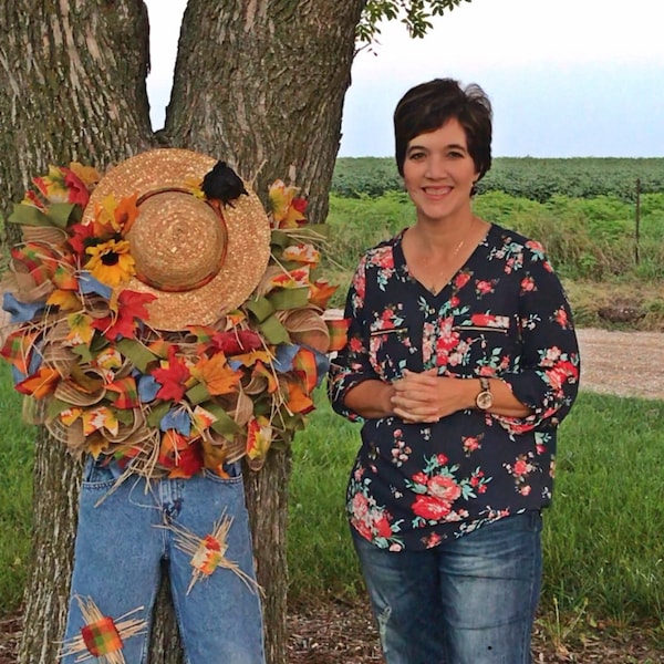 Scarecrow Wreath TUTORIAL, scarecrow wreath DIY, How to make a deco mesh wreath, How to make a scarecrow wreath