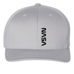 Boné de sarja preto NASA Letter 6 painel de perfil médio Flexfit fechado nas costas – tamanho pequeno a 2XL grande