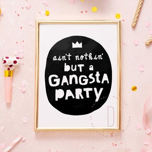 Nada más que una fiesta de gánsteres, decoraciones de cumpleaños de hip hop de los 90, letrero de mesa, cita de música rap, póster de arte de pared, celebración, descarga digital