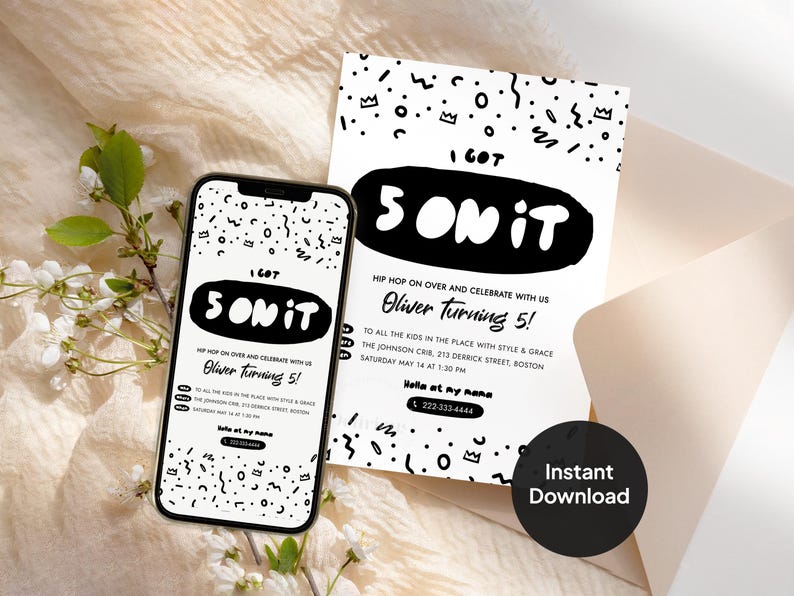 K&ouml;nnte beinhalten: Ein Smartphone und eine gedruckte Einladungskarte mit schwarz-wei&szlig;em Konfetti-Muster. Der Text lautet I GOT 5 ON IT, HIP HOP ON OVER AND CELEBRATE WITH US, Oliver Turning 5!, TO ALL THE KIDS IN THE PLACE WITH STYLE & GRACE, THE JOHNSON CRIB, 213 DERRICK STREET, BOSTON, SATURDAY MAY 14 AT 1:30 PM, Holla at my nana, 222-333-4444 und Instant Download.