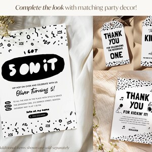 K&ouml;nnte beinhalten: Eine wei&szlig;e Einladung und zwei Geschenkanh&auml;nger mit handgezeichneten schwarzen Mustern aus Kronen und Formen. Die Einladung zeigt I GOT 5 ON IT, Oliver Turning 5 und Veranstaltungsdetails. Die Anh&auml;nger tragen die Aufschrift THANK YOU FOR CELEBRATING THE NOTORIOUS ONE.