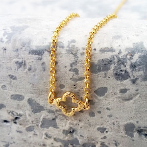 14K Gold Van cleef Necklace, 14K Gold Sideways Clover Charm, Four Leaf Necklace, Good Luck Necklace, Everyday Wear, Tiny Lucky Clover