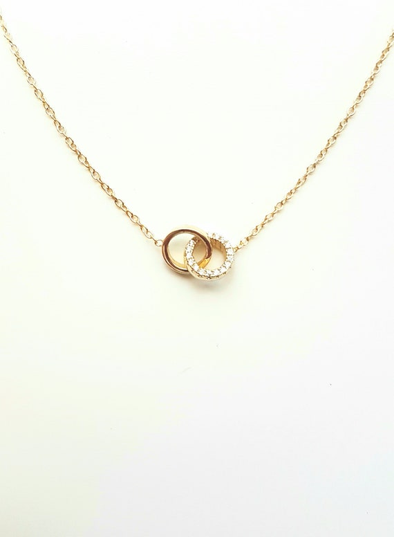 14K Gold Interlocking Circle Necklace 