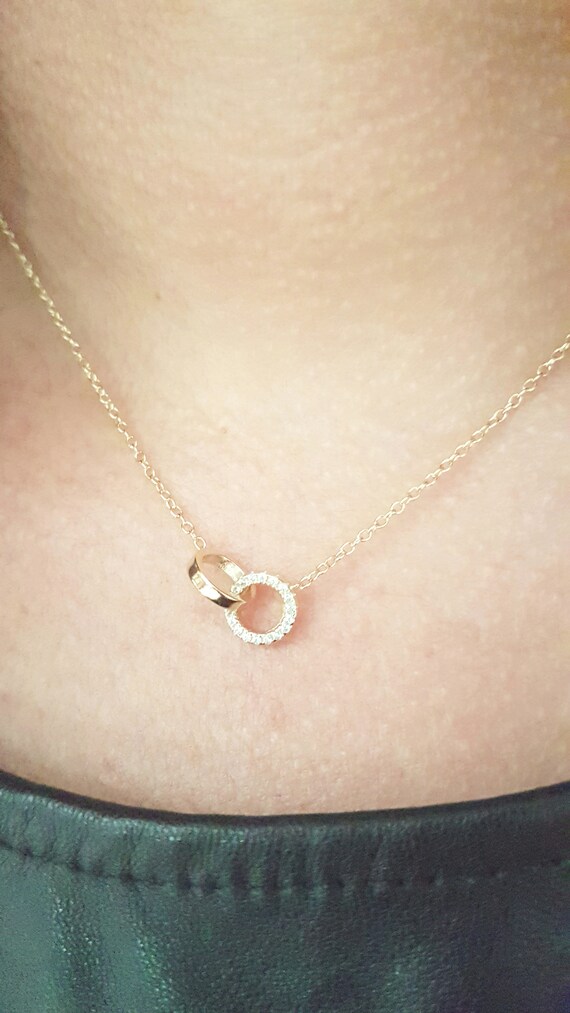 14K Gold Interlocking Circle Necklace 