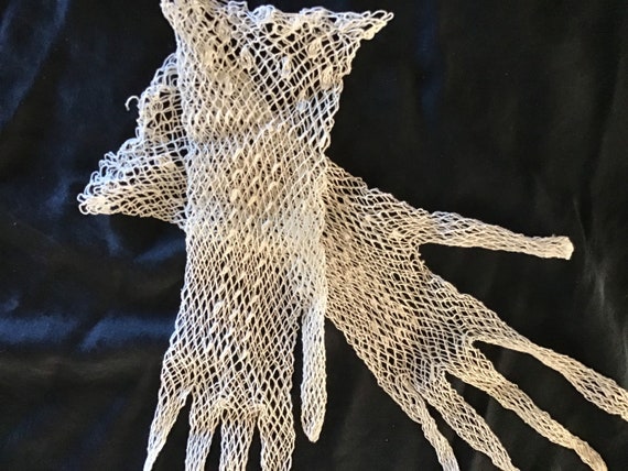 Rare 1910’s woven cotton fishnet wedding gloves - image 2