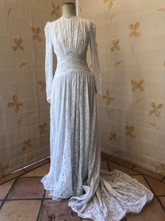 Late 30s early 1940s lace bride gown