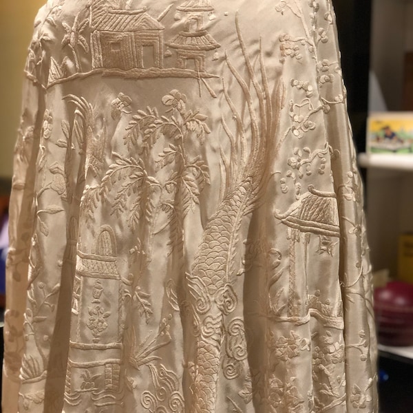 Bordados de seda antiguos extra grandes sobre chal de seda
