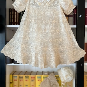 Raro conjunto de bautizo de ganchillo irlandés de principios de 1900.