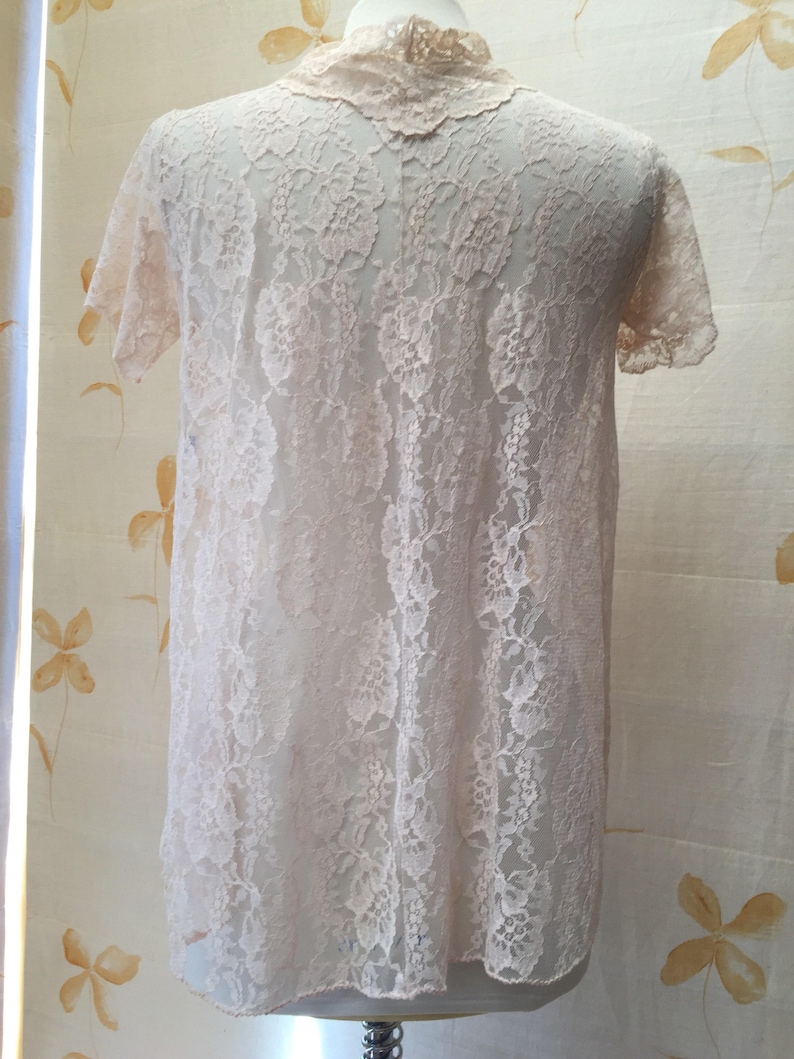 Sweet 1960s sheet net lace swing blouse with ribbon roses and scalloped edging