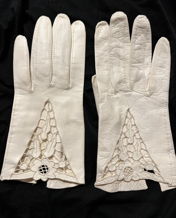 1960s embroidered cut out white lid leather gloves - image 5