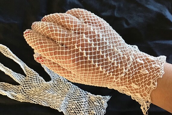 Rare 1910’s woven cotton fishnet wedding gloves - image 3