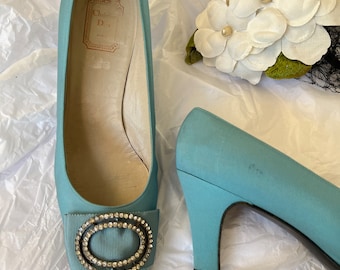 Seltene 60er Christian Dior blaue Seiden Pumps mit Strass schnallen