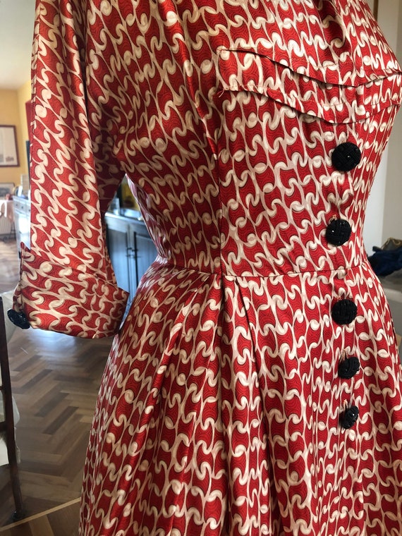 1940s silk fit and flare novelty print dress with… - image 4