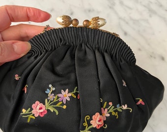 1930s embroidered silk evening purse with pearl closure