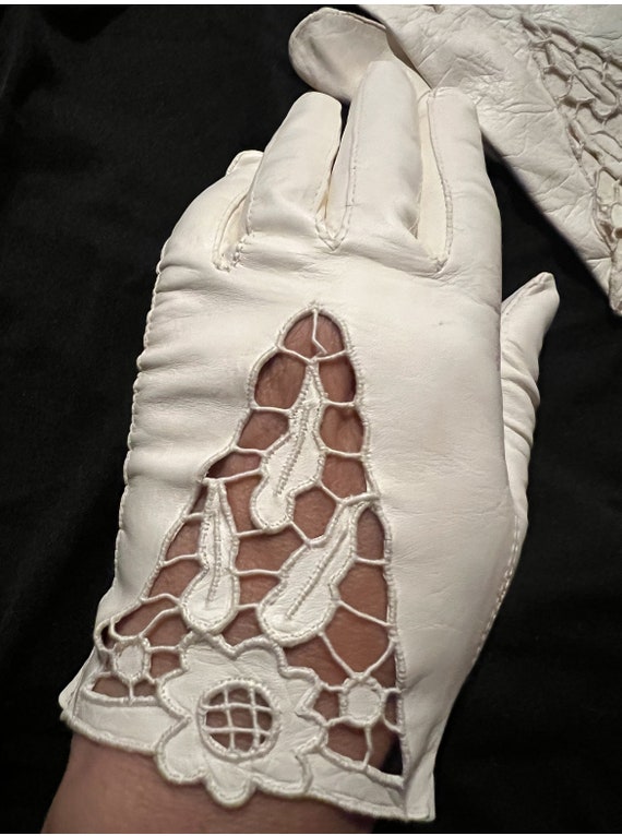 1960s embroidered cut out white lid leather gloves - image 3