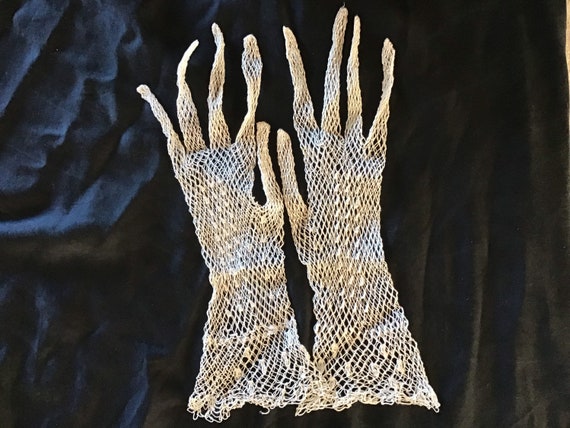 Rare 1910’s woven cotton fishnet wedding gloves - image 5