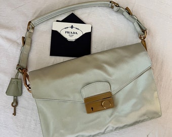 Bolso de noche Prada de satén de seda vintage raro sin usar