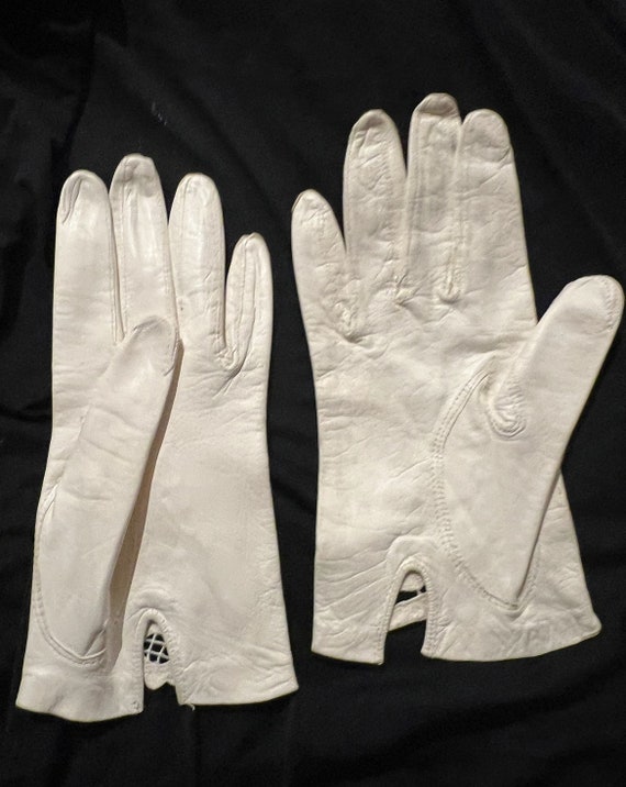 1960s embroidered cut out white lid leather gloves - image 6