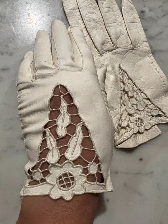 1960s embroidered cut out white lid leather gloves - image 8