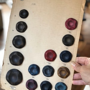 Tarjeta de muestra de botón original rara con 15 botones grandes