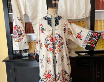 Exquisite 1920s Chinese embroidered silk pyjama and robe set