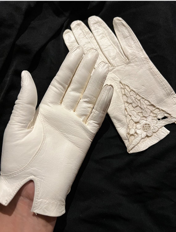 1960s embroidered cut out white lid leather gloves - image 4