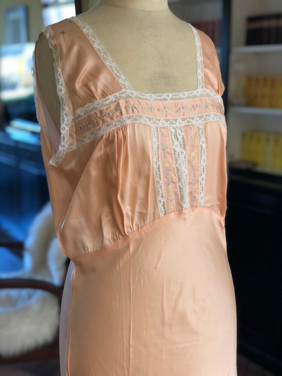 1940s satin and alencon lace nightgown with match… - image 6