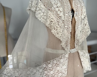 Capa antigua irlandesa de ganchillo, gasa de seda y algodón.