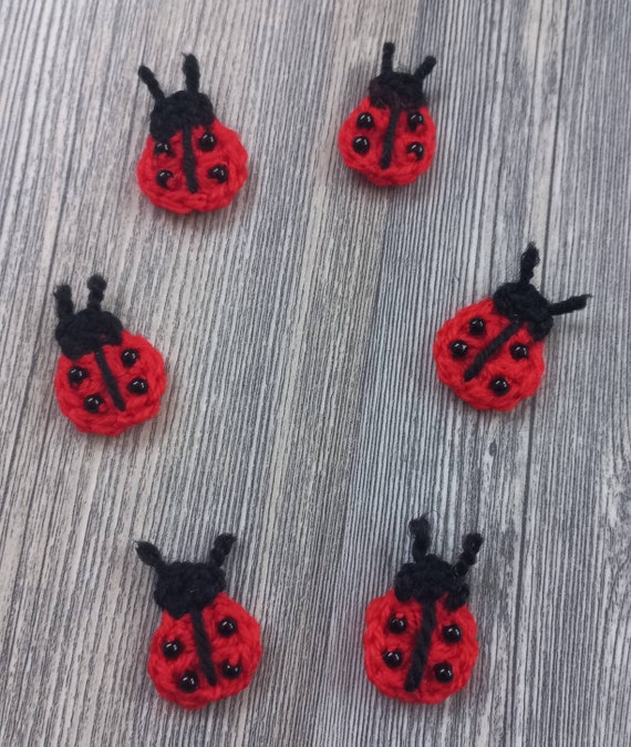 かぎ針編みのてんとう虫アップリケ - 赤いてんとう虫の装飾6個セット