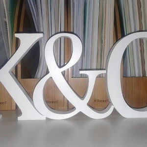 Juego de 3 letras blancas - Decoración de bodas / Hogar - Letras de madera independientes, números, ampersand, letras grandes de 13 cm y letreros