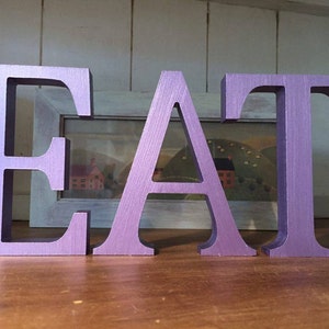 Juego de tres letras de madera independientes EAT, letras grandes de 13 cm, color a elegir