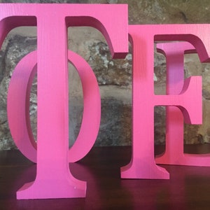 Paquete de 2 - Letras / números de madera rosa - De pie - Letras grandes de 13 cm - Paquete múltiple Oferta de dos artículos, iniciales rosas