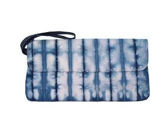 Indigo wristlet bag. Indigo shibori handbag. Boho chic Blue wristlet bag. Girlfriend gift: Small handbag.