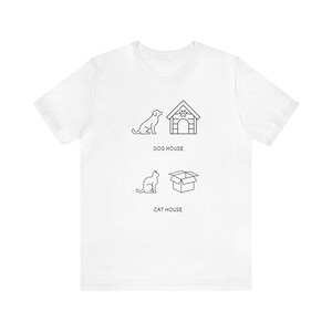 Camiseta engraçada de gato e cachorro para homens e mulheres. Camiseta Dog House Cat House. Presente para amantes de gatos e cachorros