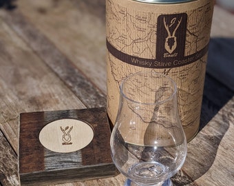 Set aus recyceltem Whisky-Untersetzer aus Fackelholz und Glencairn-Glas