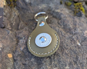 Schlüsselanhänger aus Leder im Patronen-Design | Geschenk für Schützen und Jäger | Geschenk für Wildhüter | Handgefertigt in Schottland