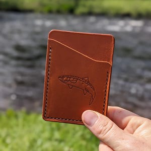 Cartera para tarjetas de piel con diseño de salmón: ¡el regalo perfecto para el Día del Padre!